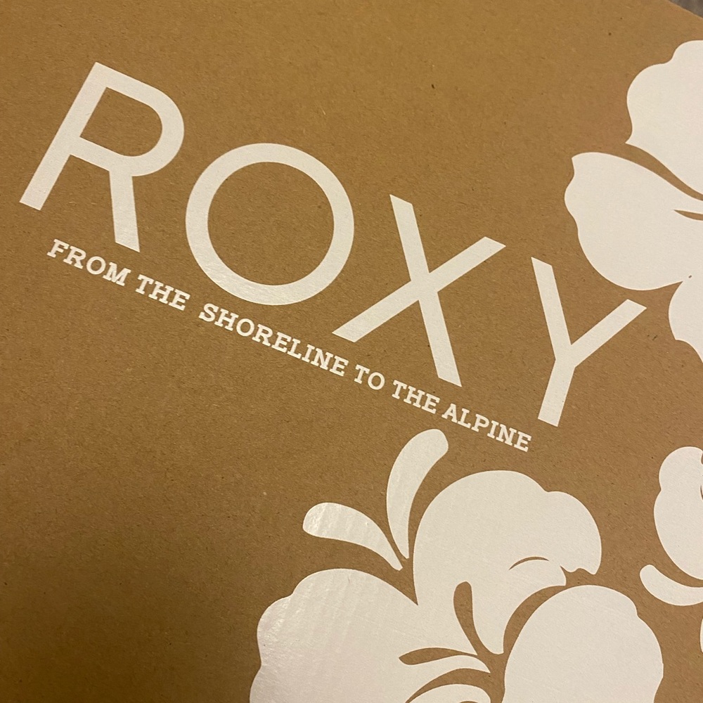 Brand new Roxy Chelsea boots. - Picture 2 of 4